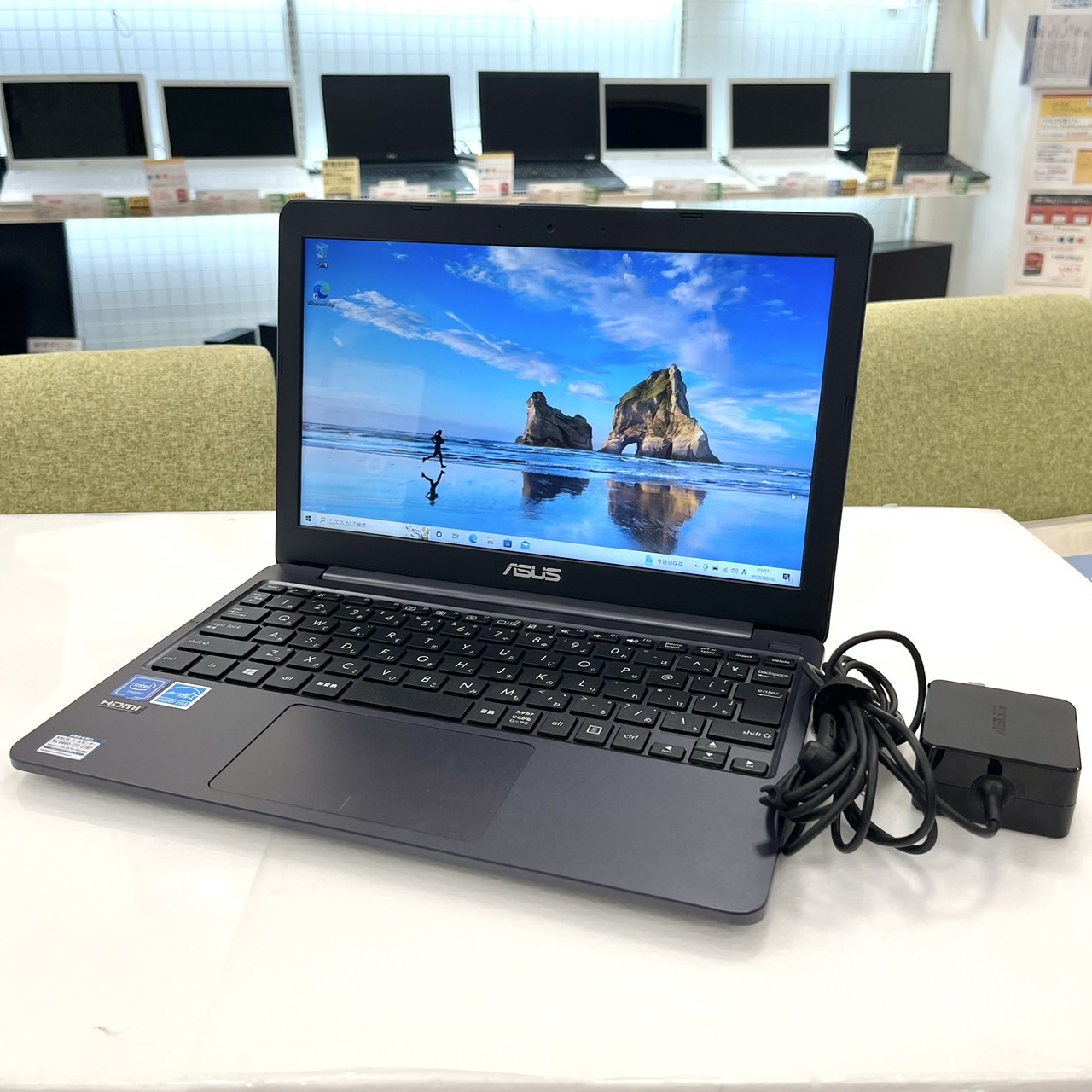 ASUS VivoBook E203M 9461D2Wのオススメノートパソコン情報【PC堂 ウイングタウン岡崎店】